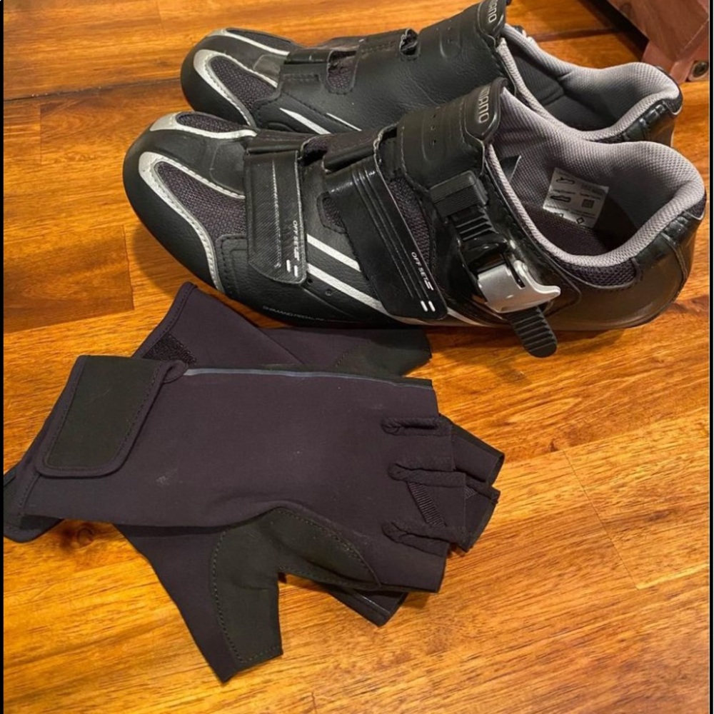 Shimano biker shoes + free biker gloves